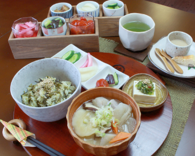 おつけものと高菜めし膳